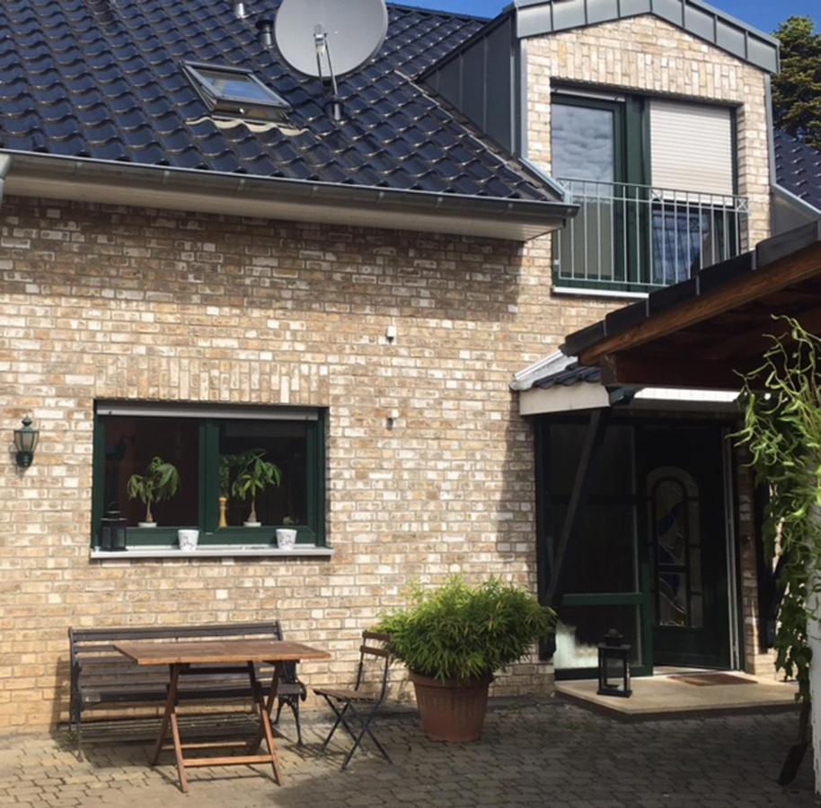Schoenste Lage Am Rhein In Unmittelbarer Stadtnaehe, B & B Cologne Exterior photo